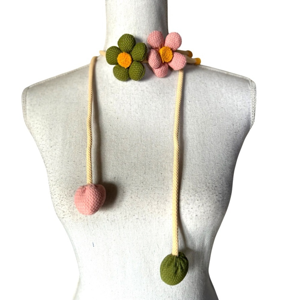 New Floral Knit Necklace with Pink and Green Flowers
